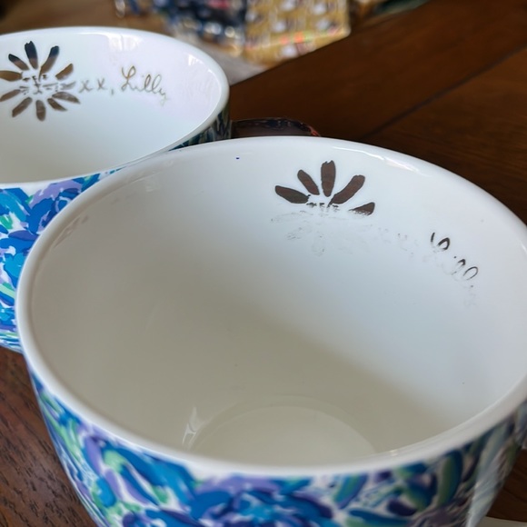 Set of 2 Lilly Pulitzer Mugs - Picture 5 of 8
